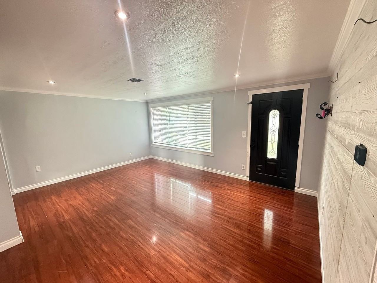 620 S Hartford St - Photo 2 of 15