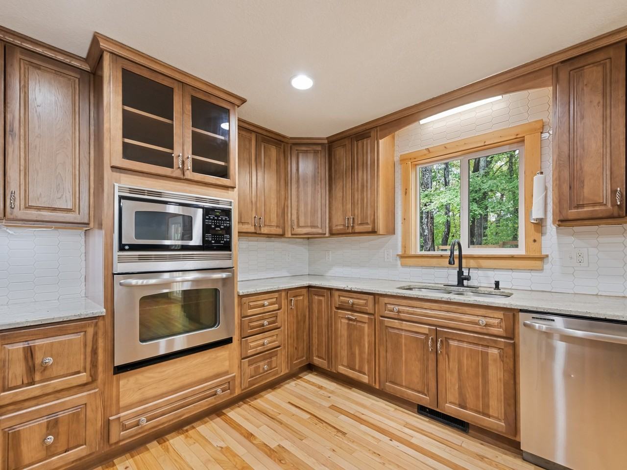 364 Lee St - Photo 5 of 12