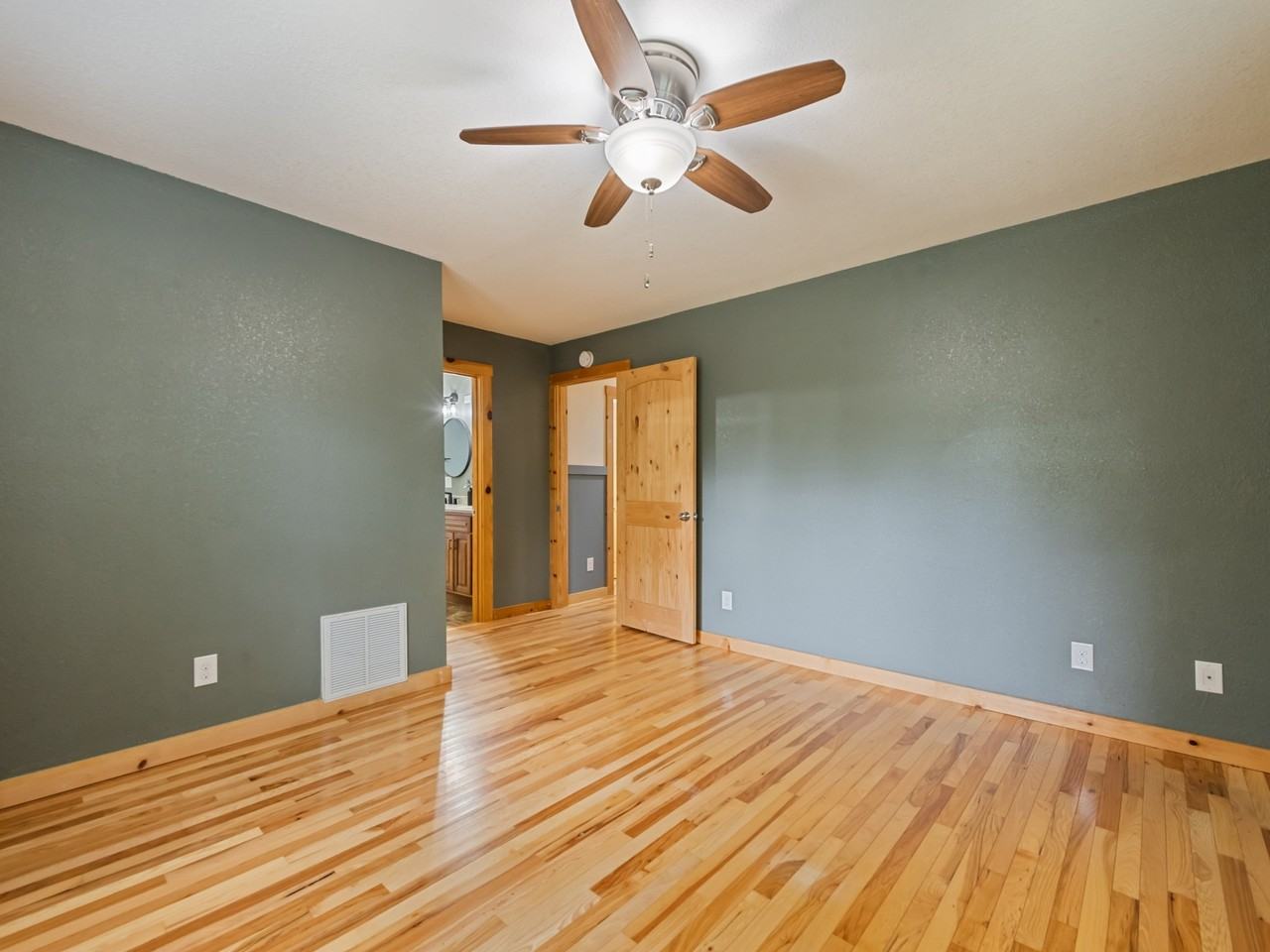 364 Lee St - Photo 7 of 12
