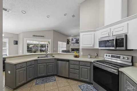 5658 Derby Dr - Photo 3 of 6