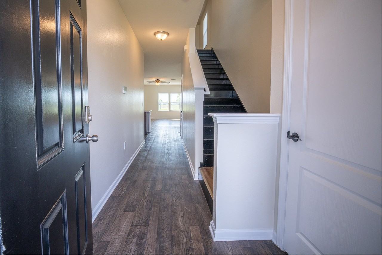 2528 Acorn Creek Rd - Photo 2 of 20