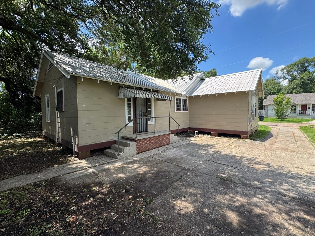 4912 Breckenridge Ave - Photo 2 of 12
