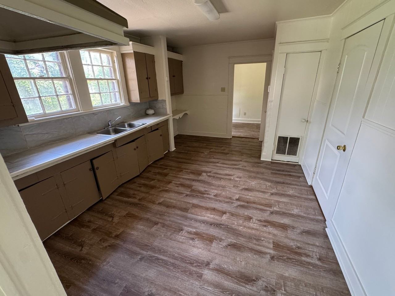 4912 Breckenridge Ave - Photo 5 of 12