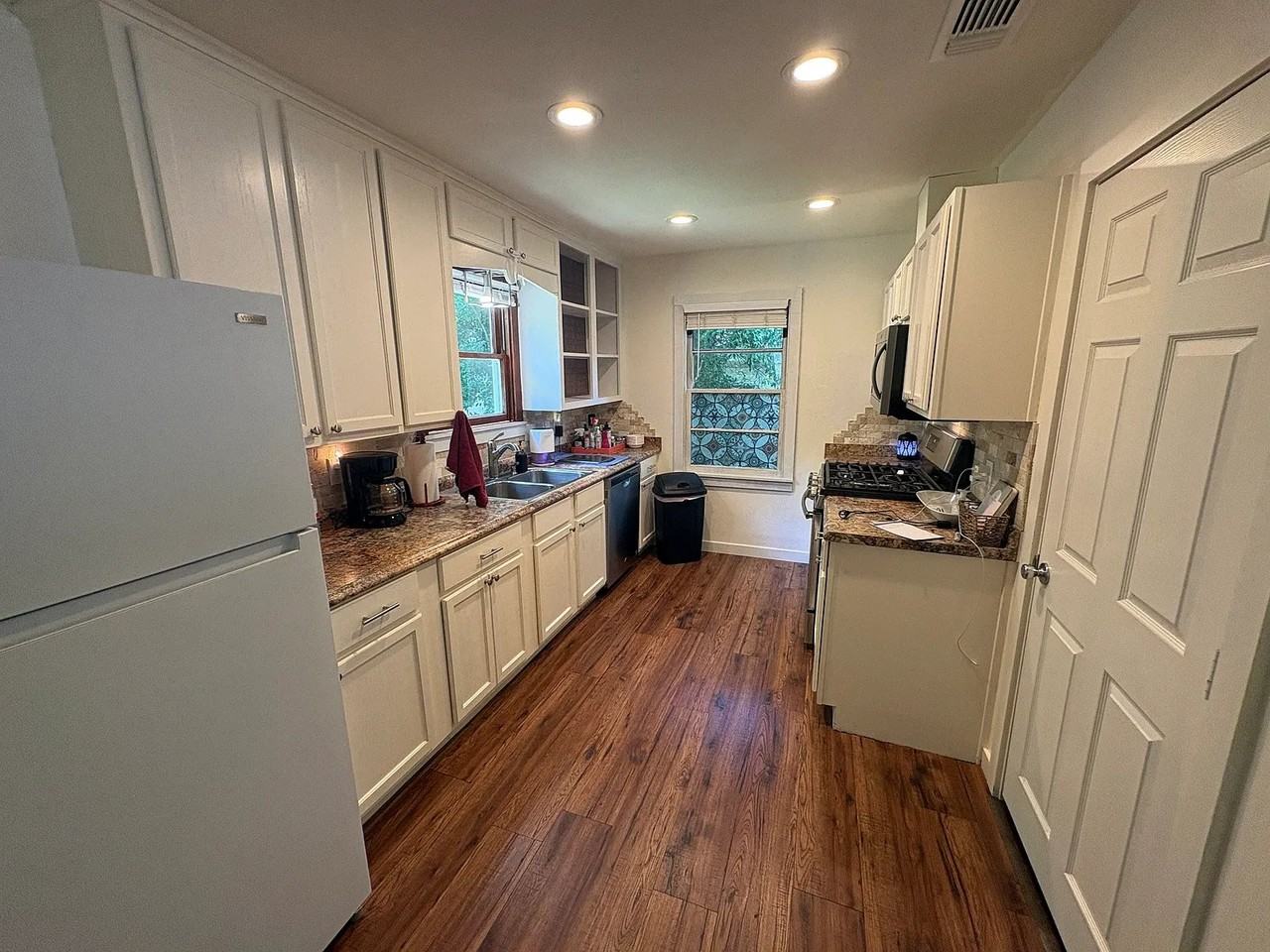 512 W Main St - Photo 2 of 8