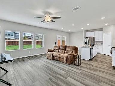 960 Summer Dr - Photo 4 of 11