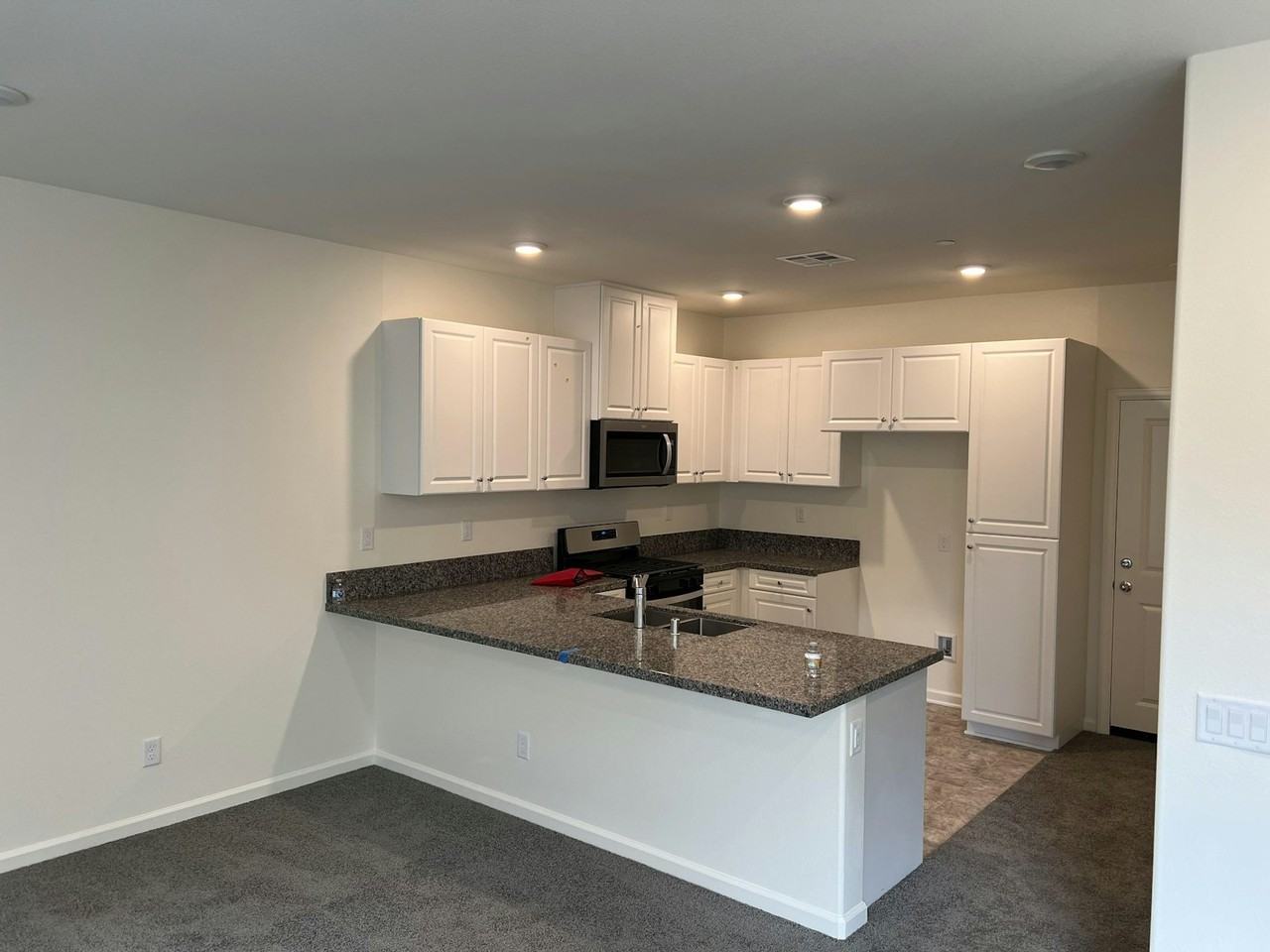 991 Hunter Trl - Photo 2 of 18