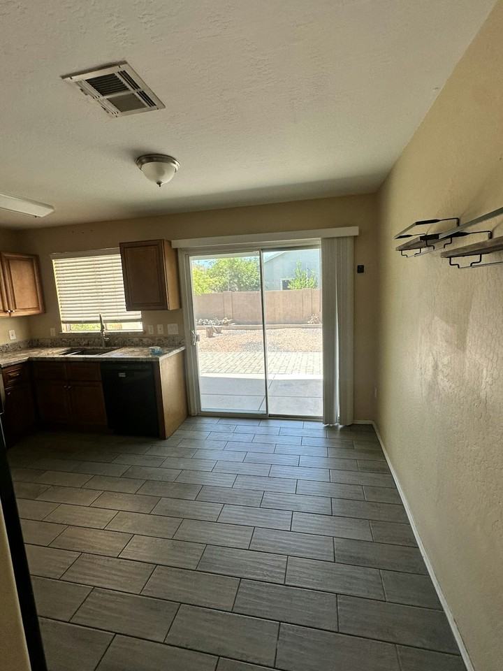 7063 W Palmaire Ave - Photo 7 of 21