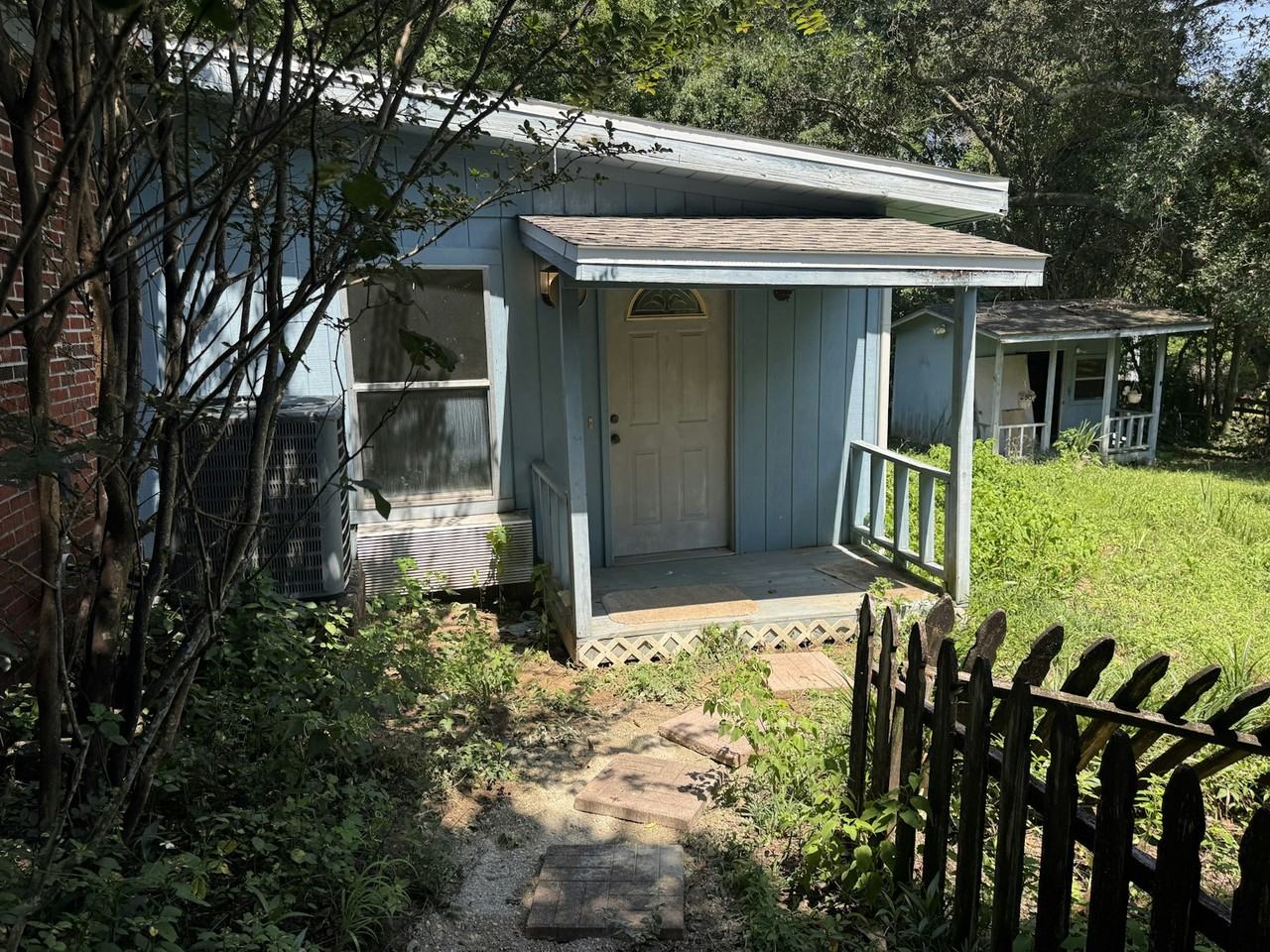 3013 West La Rua Street, Unit B - Photo 3 of 3