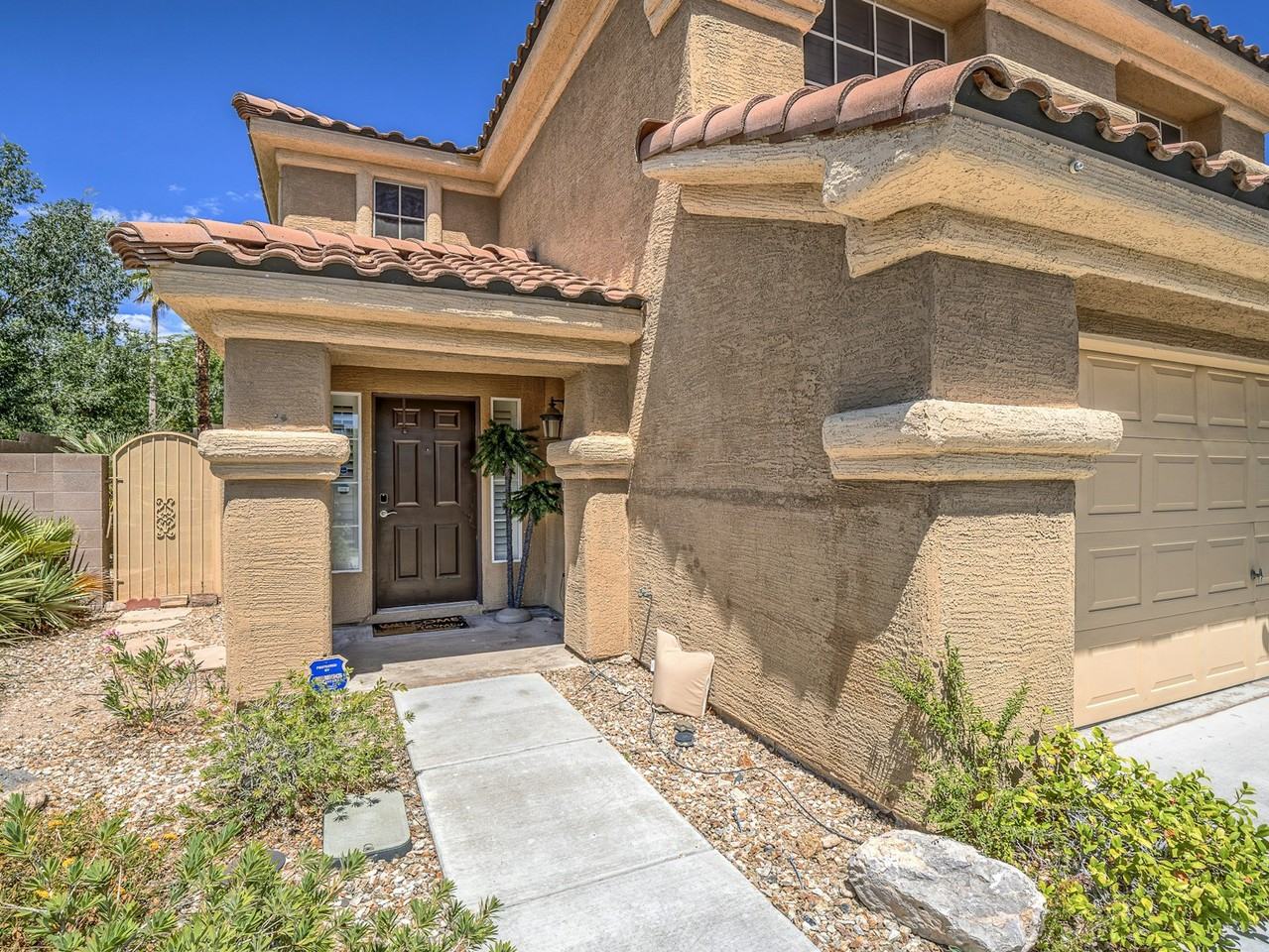 1941 Verbania Drive - Photo 2 of 26