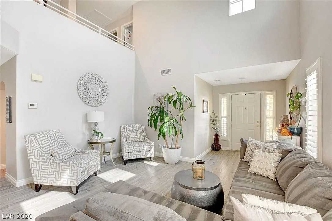 1941 Verbania Drive - Photo 4 of 26
