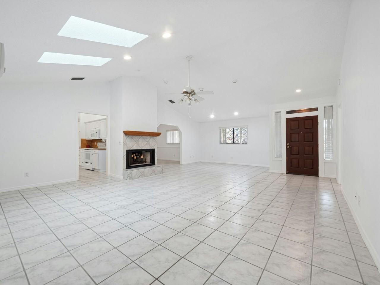 3612 Quando Drive - Photo 3 of 36