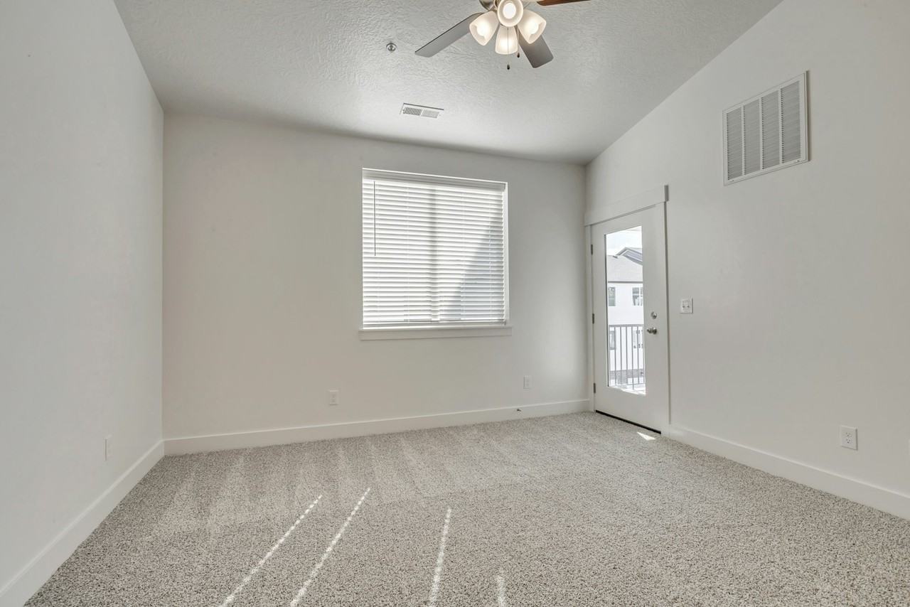 719 N 380 W - Photo 5 of 20