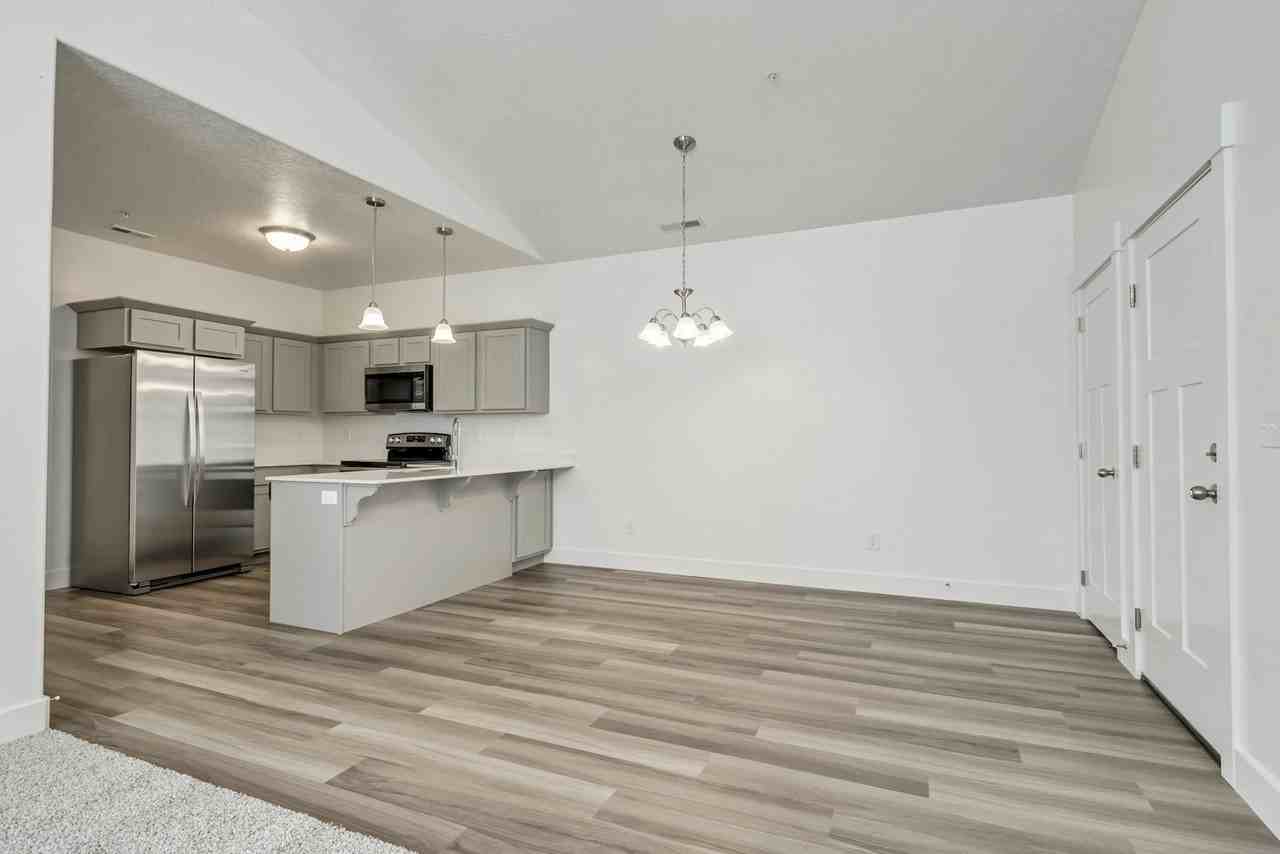 719 N 380 W - Photo 6 of 20