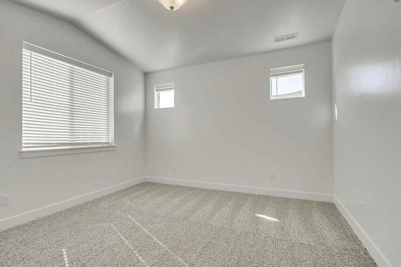 719 N 380 W - Photo 7 of 20