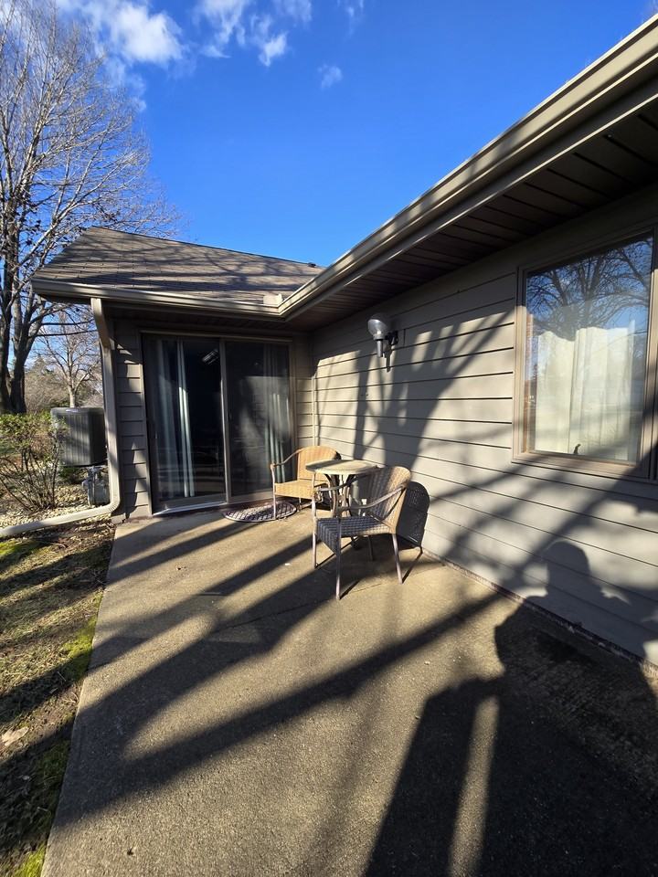 138 Sargent Dr #1 - Photo 5 of 10