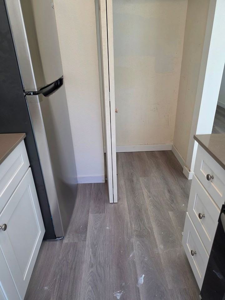 #245 VILLAGE GREEN APTS - Photo 3 of 26