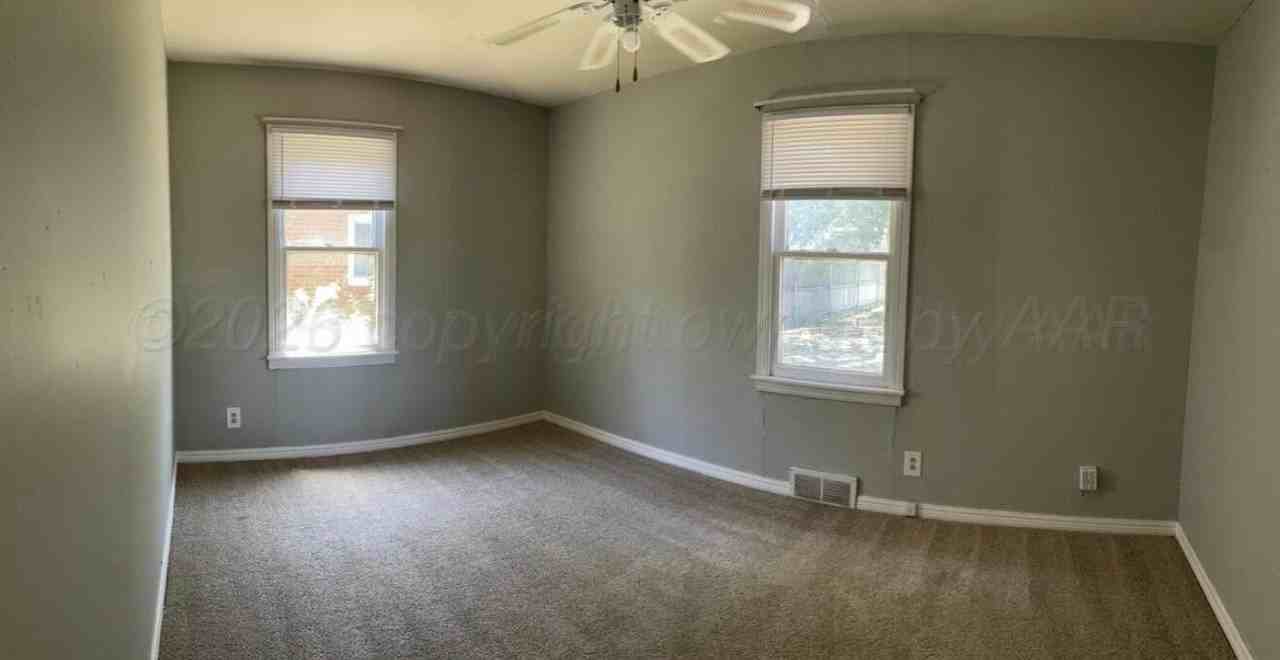 2212 Locust St - Photo 4 of 10