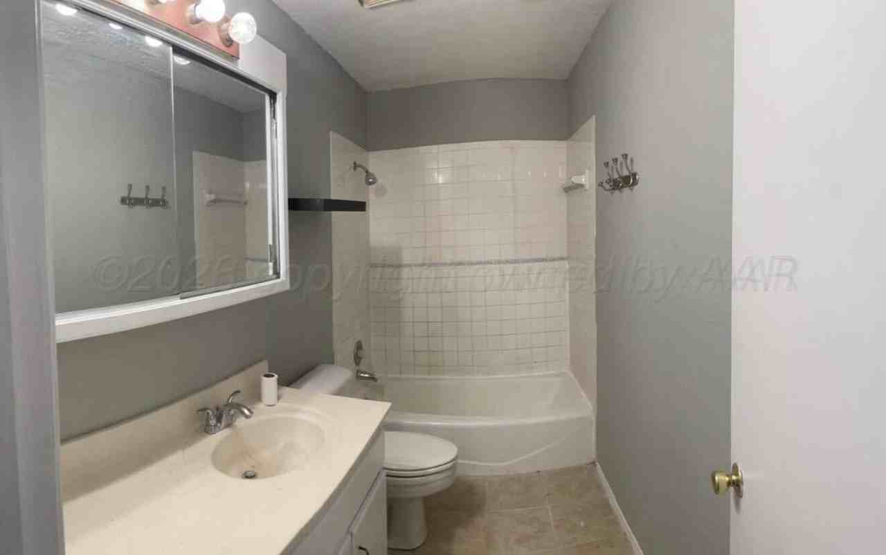 2212 Locust St - Photo 5 of 10