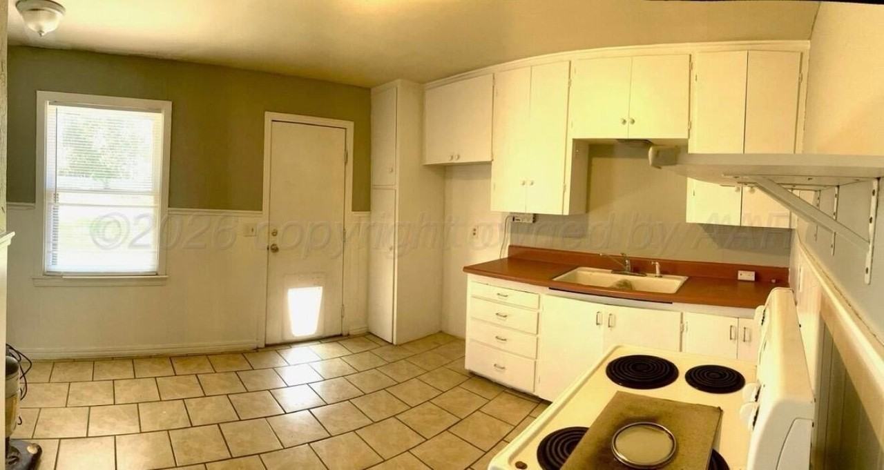 2212 Locust St - Photo 6 of 10