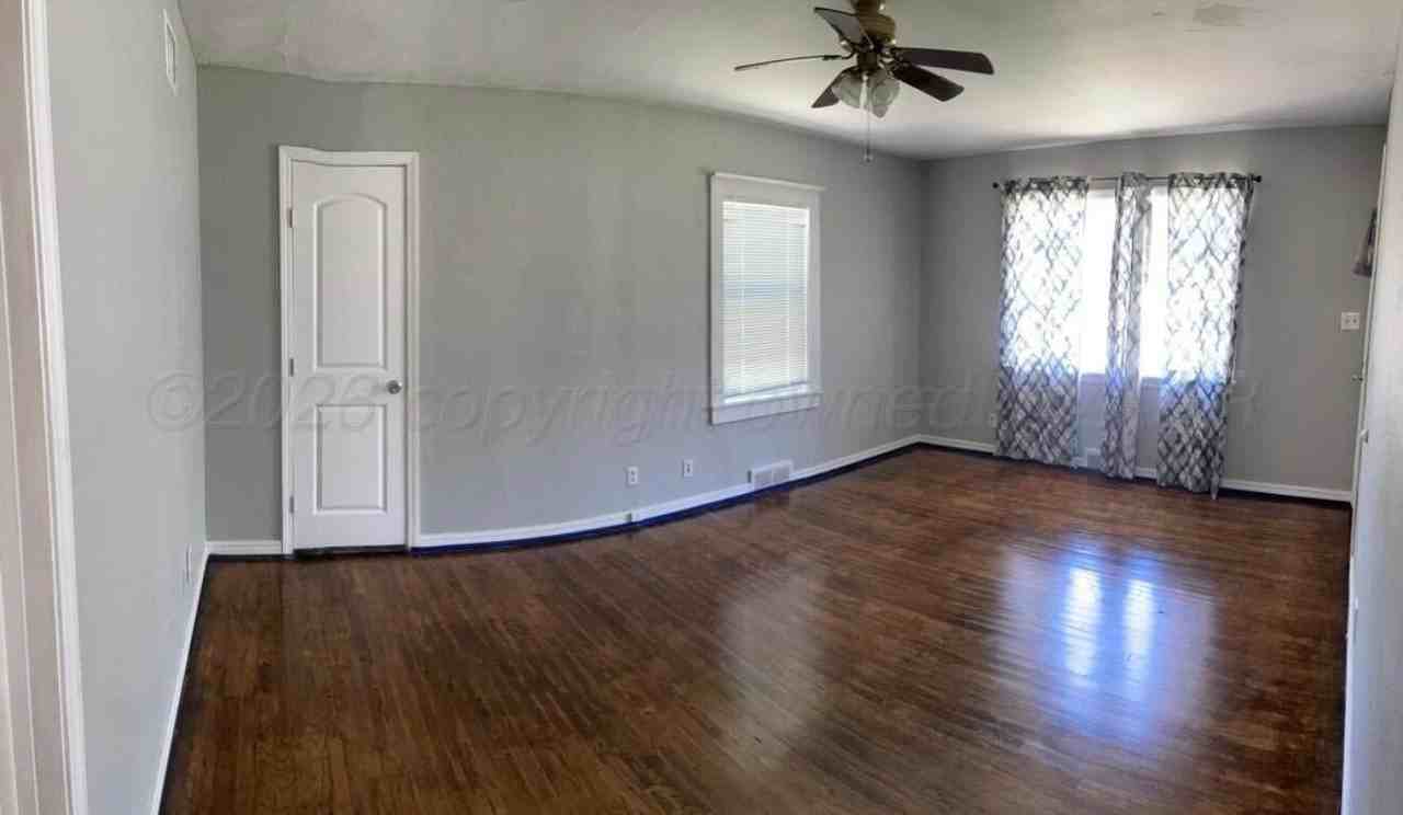 2212 Locust St - Photo 7 of 10
