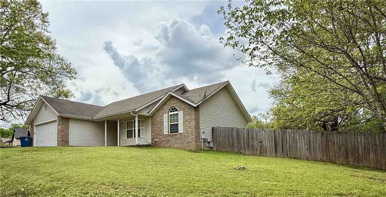 15 Pennine Ln - Photo 3 of 30