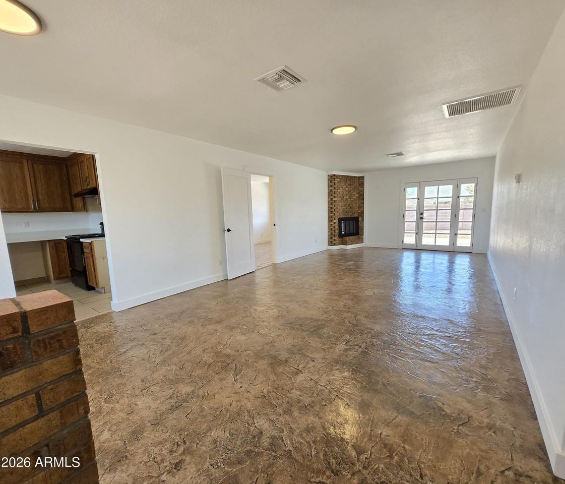1731 E Redfield Rd - Photo 4 of 23