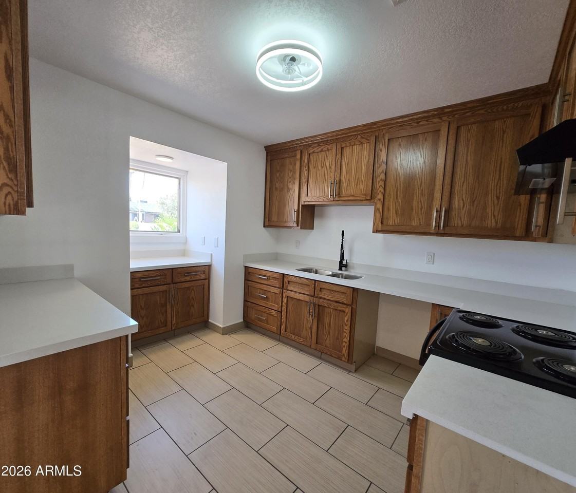 1731 E Redfield Rd - Photo 6 of 23