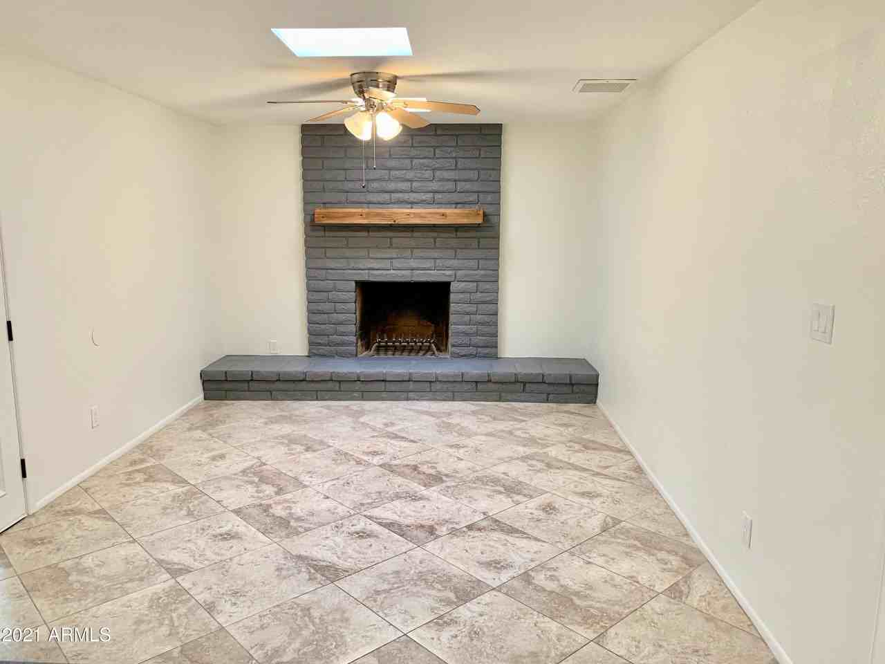 12442 N 36th Ave - Photo 3 of 19
