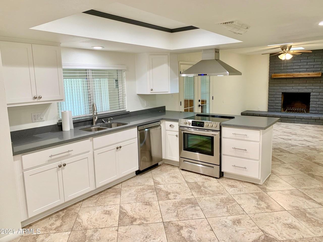 12442 N 36th Ave - Photo 4 of 19