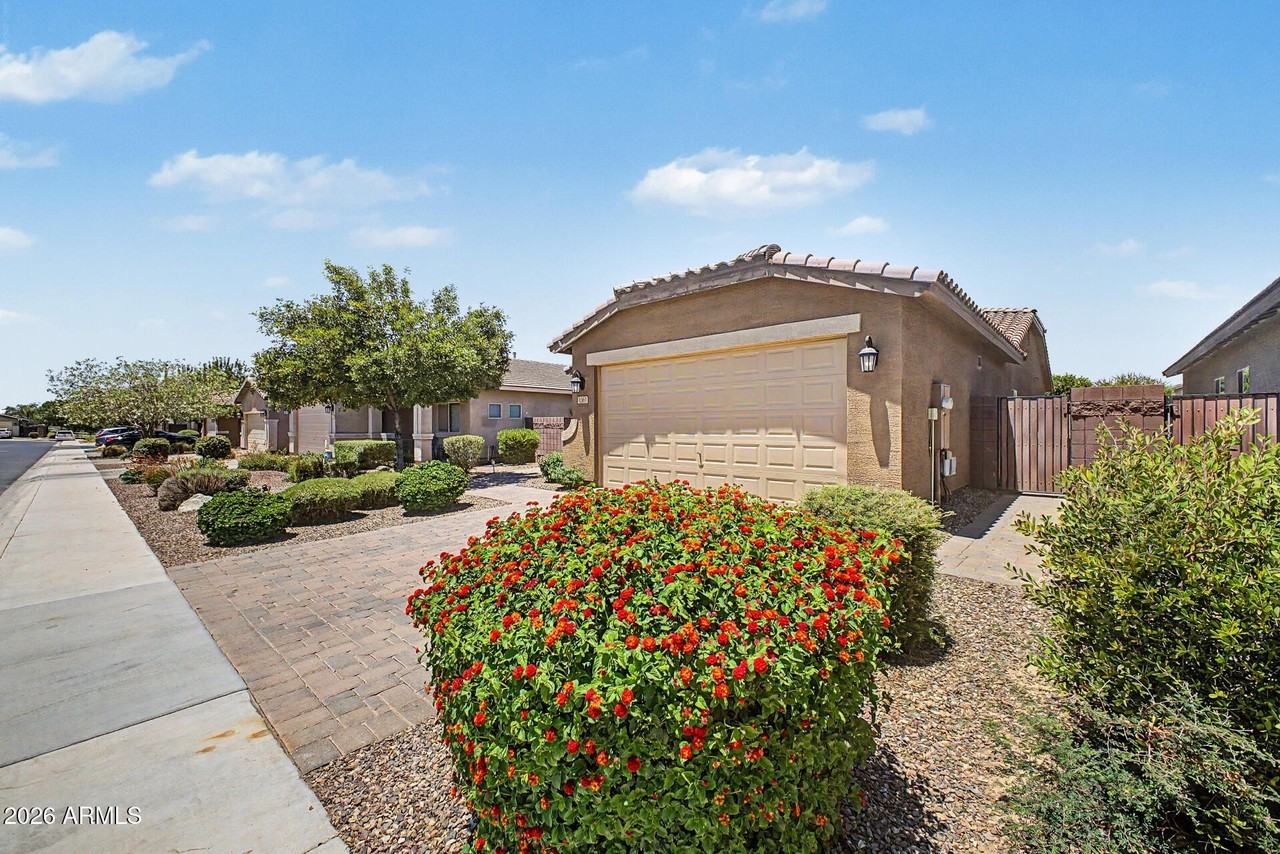 1360 W Joshua Tree Ave - Photo 3 of 50