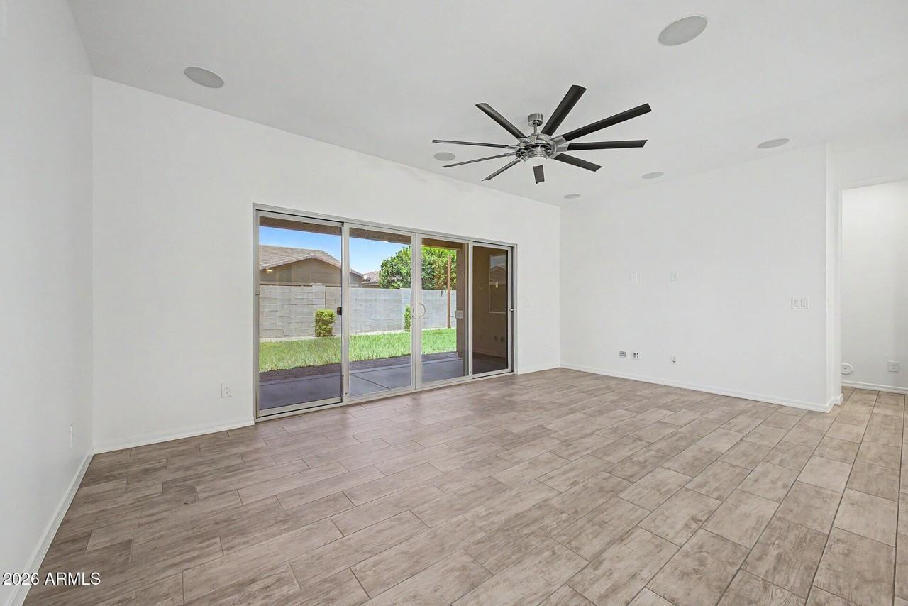 1360 W Joshua Tree Ave - Photo 7 of 50