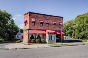 featured image of 90 Henrietta St #4