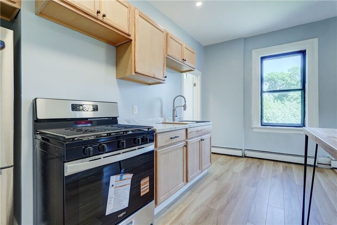 90 Henrietta St #4 - Photo 3 of 19