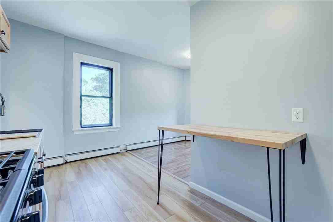 90 Henrietta St #4 - Photo 4 of 19