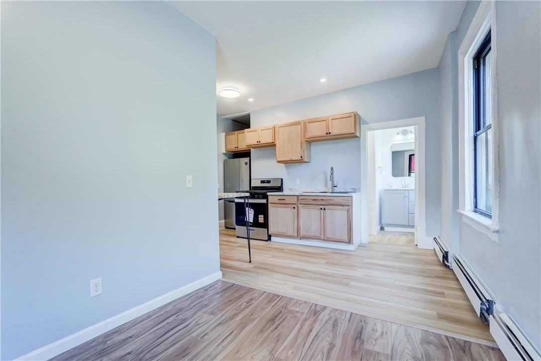 90 Henrietta St #4 - Photo 5 of 19