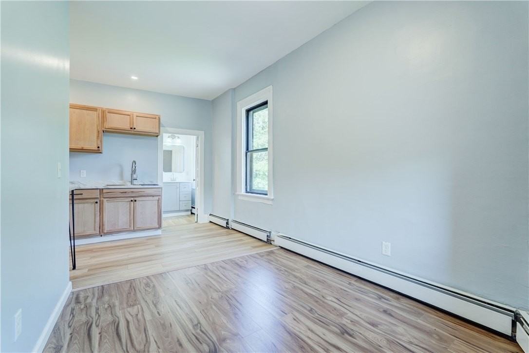 90 Henrietta St #4 - Photo 6 of 19