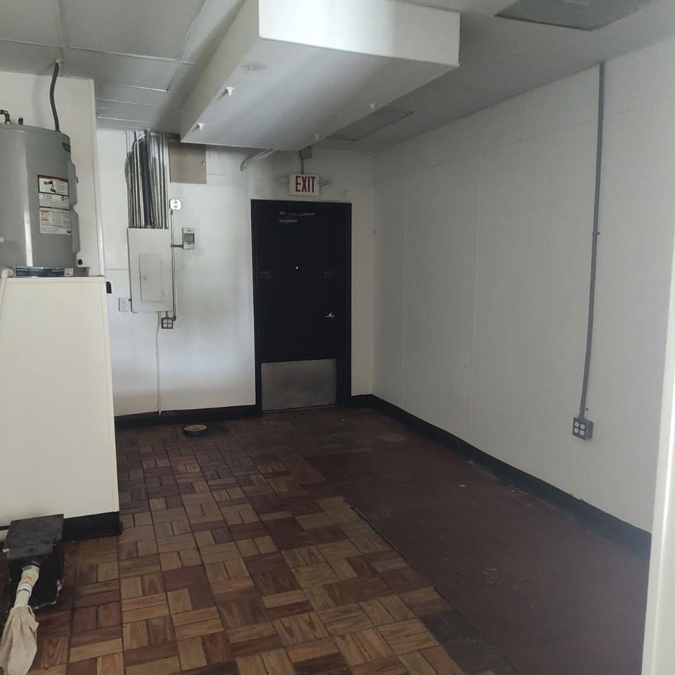 2304 N Kings Hwy - Photo 3 of 3