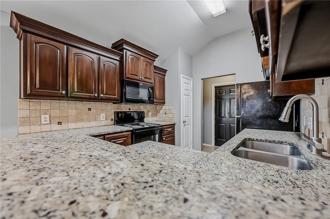 7926 Elk Dr - Photo 5 of 30
