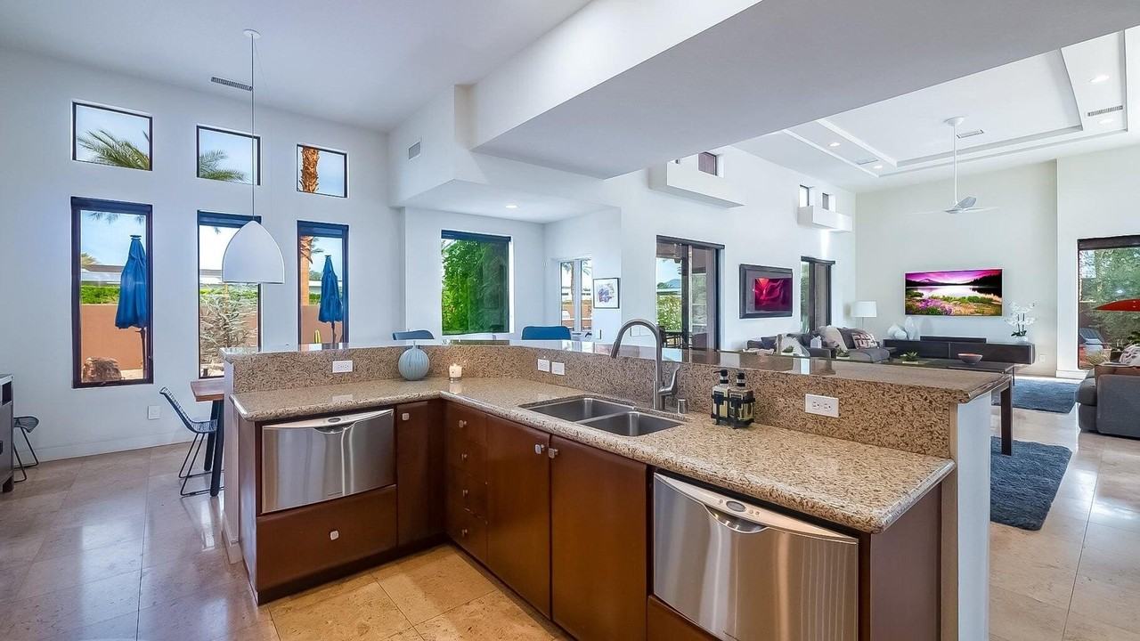 2 Dominion Ct - Photo 4 of 40