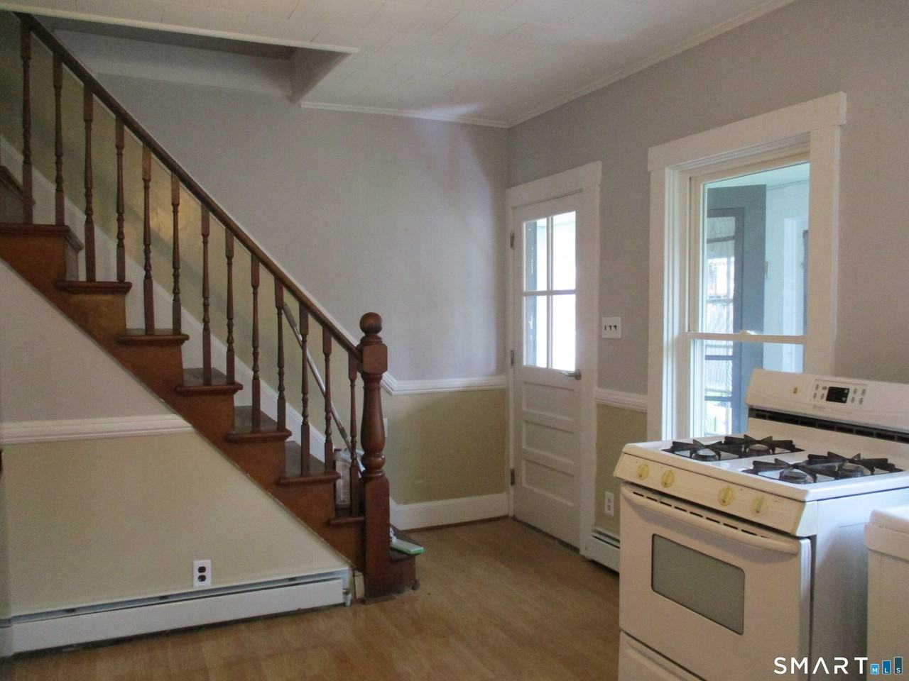 105 Woodstock Ave - Photo 2 of 15