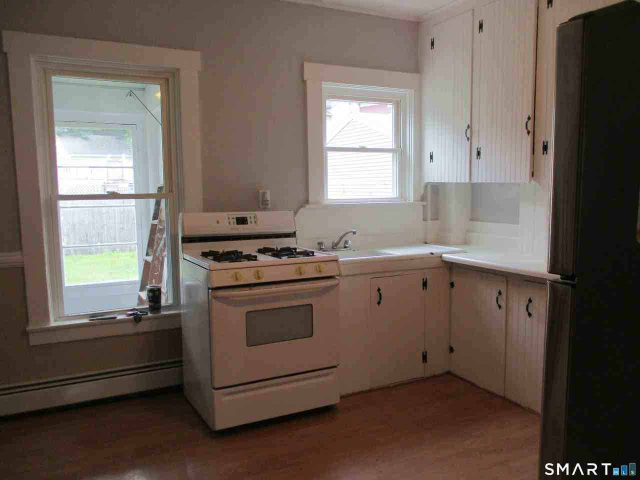 105 Woodstock Ave - Photo 3 of 15