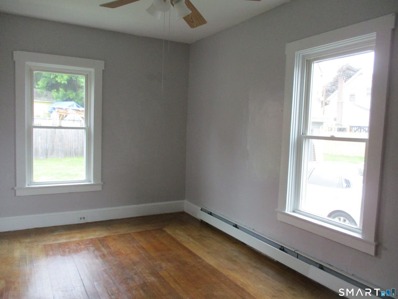 105 Woodstock Ave - Photo 4 of 15