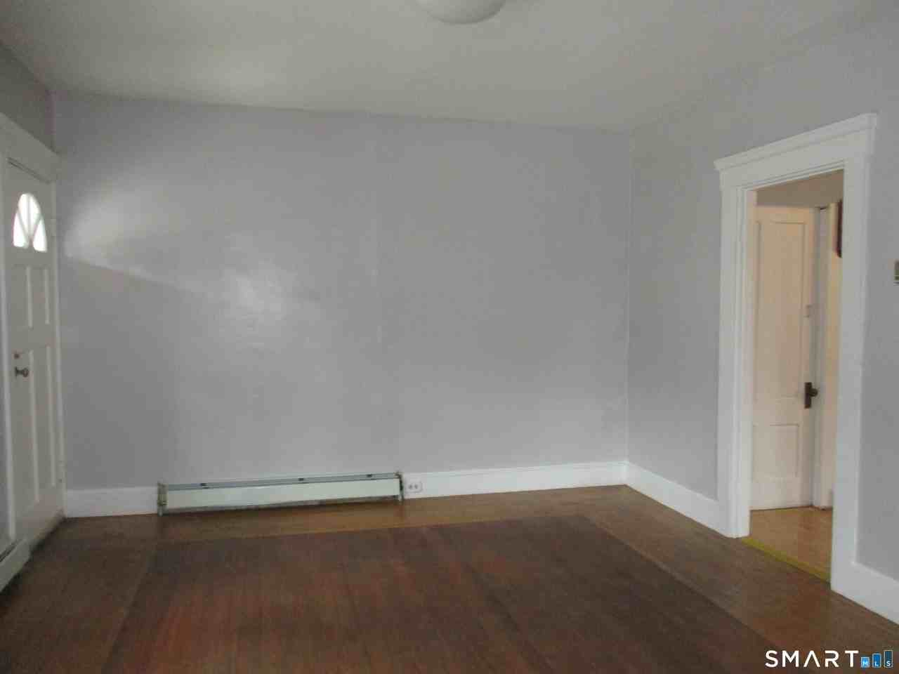 105 Woodstock Ave - Photo 5 of 15