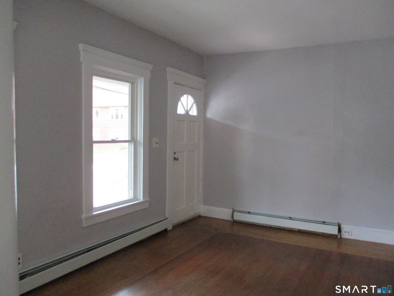 105 Woodstock Ave - Photo 6 of 15