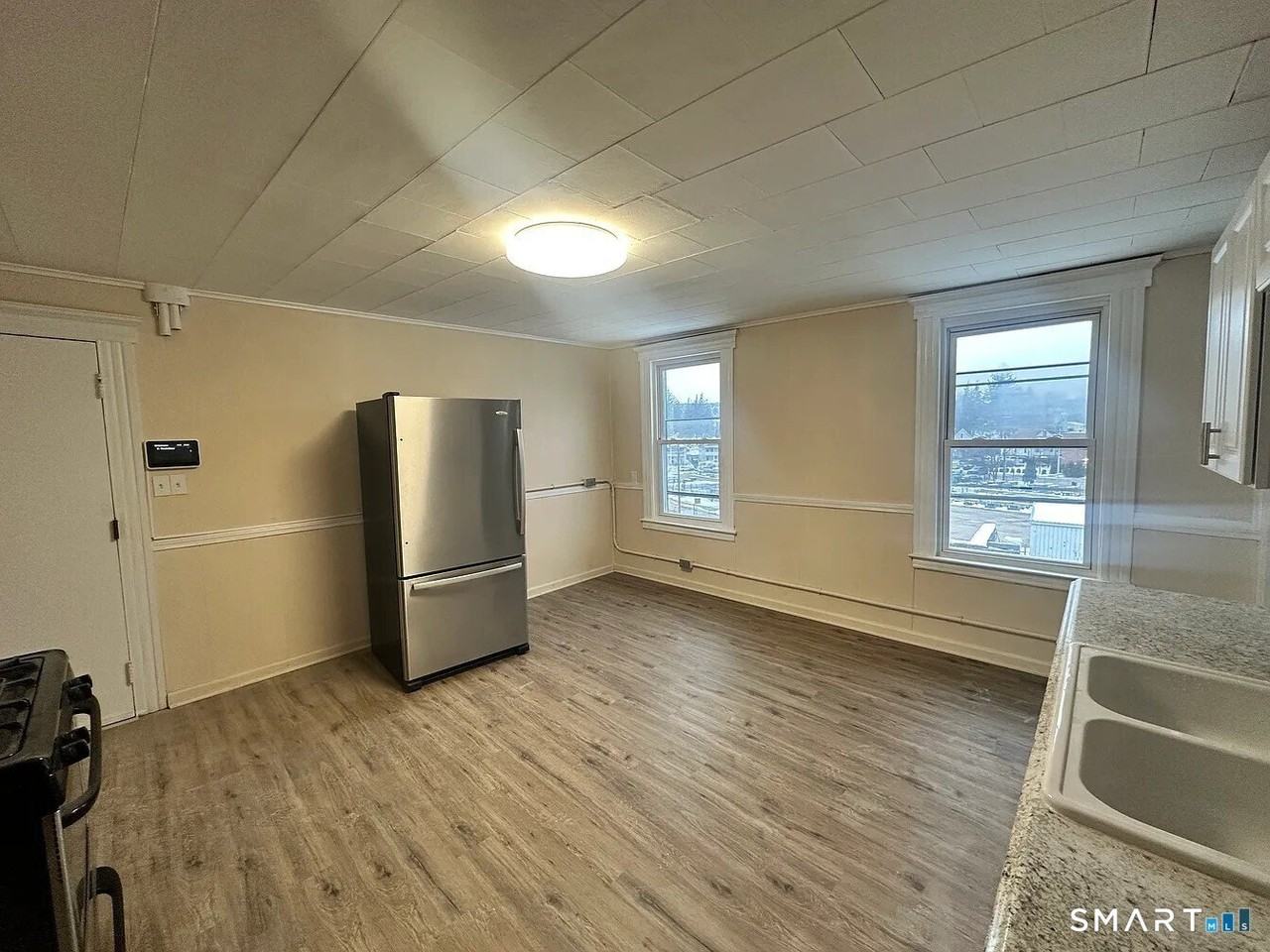 237 E Main St - Photo 2 of 8