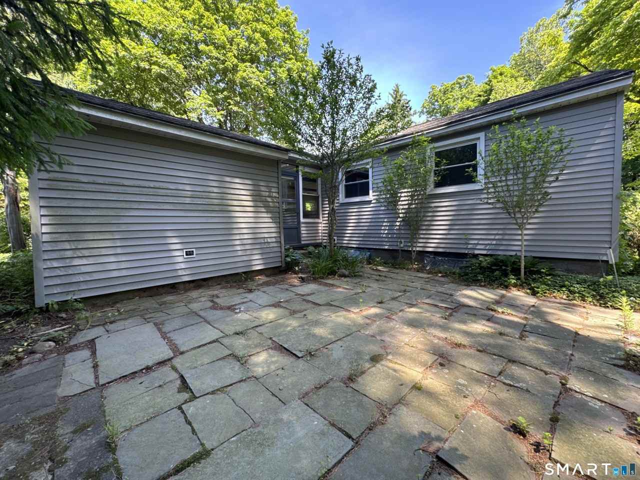95 Riverside Dr - Photo 2 of 26