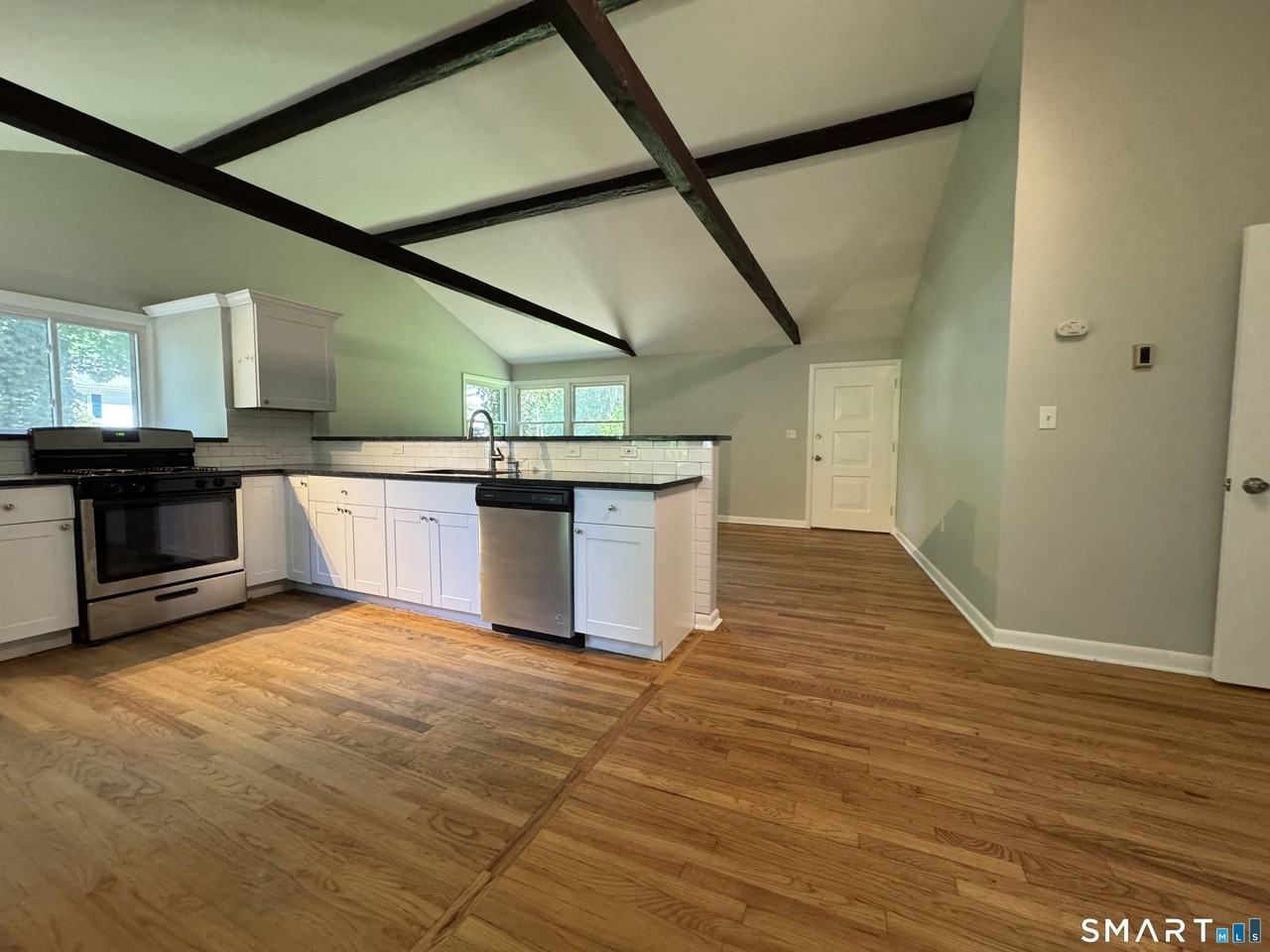 95 Riverside Dr - Photo 5 of 26