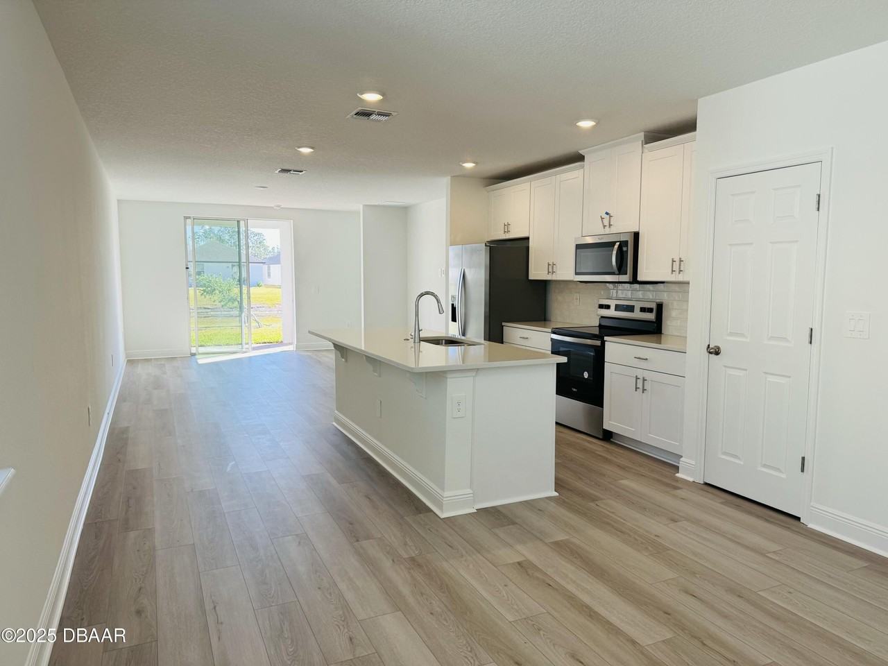 185 Links Terrace Blvd - Photo 4 of 24