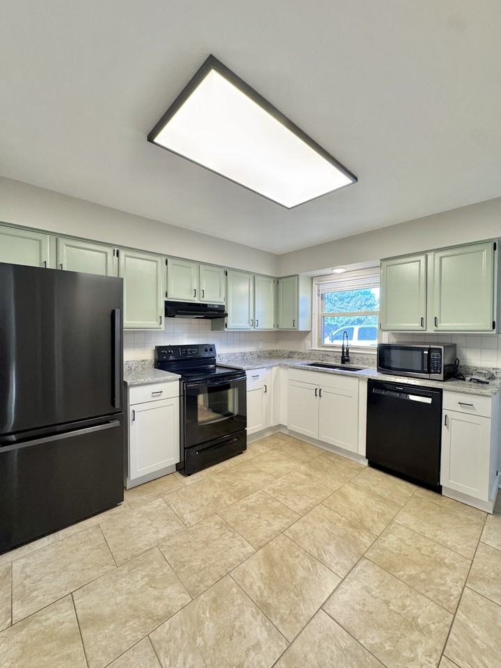 932 Krissy Way #932 - Photo 3 of 11