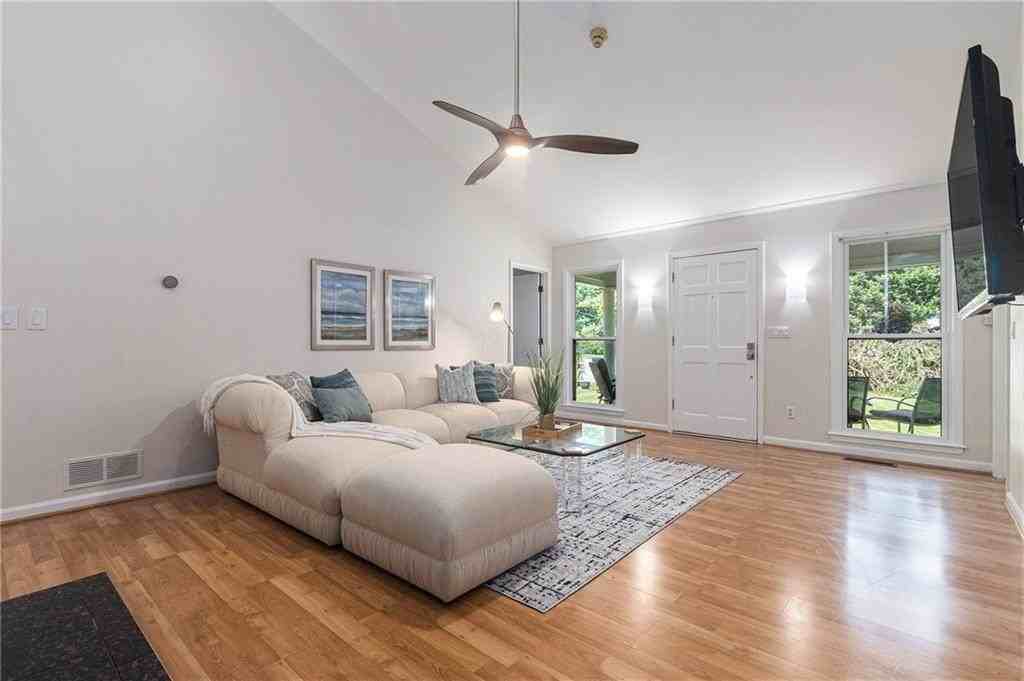 1402 Mclendon Dr - Photo 2 of 26